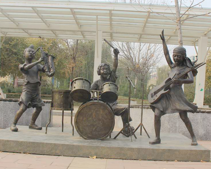 北京雕塑廠分享：雨季來臨，戶外不銹鋼雕塑面臨哪些影響